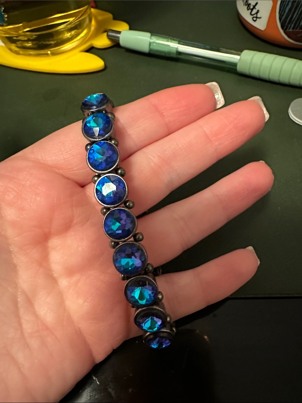 Bracelet blue stones and gunmetal stretch